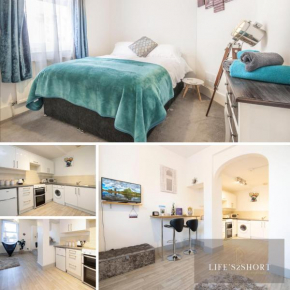 Beautiful Central Exeter Apartment 5 min walk quay
